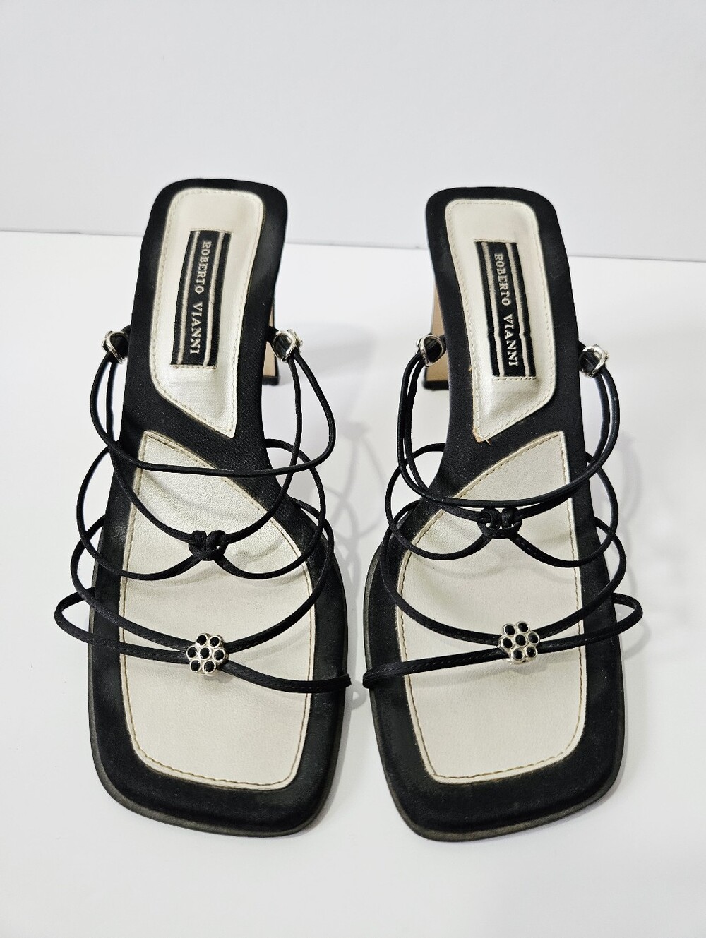 90's Roberto Vianni Strappy Heels Size 7 Flower Detail Y2K Sandals